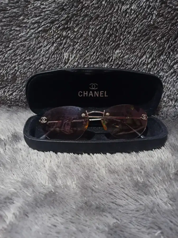 Chanel frameless vintage