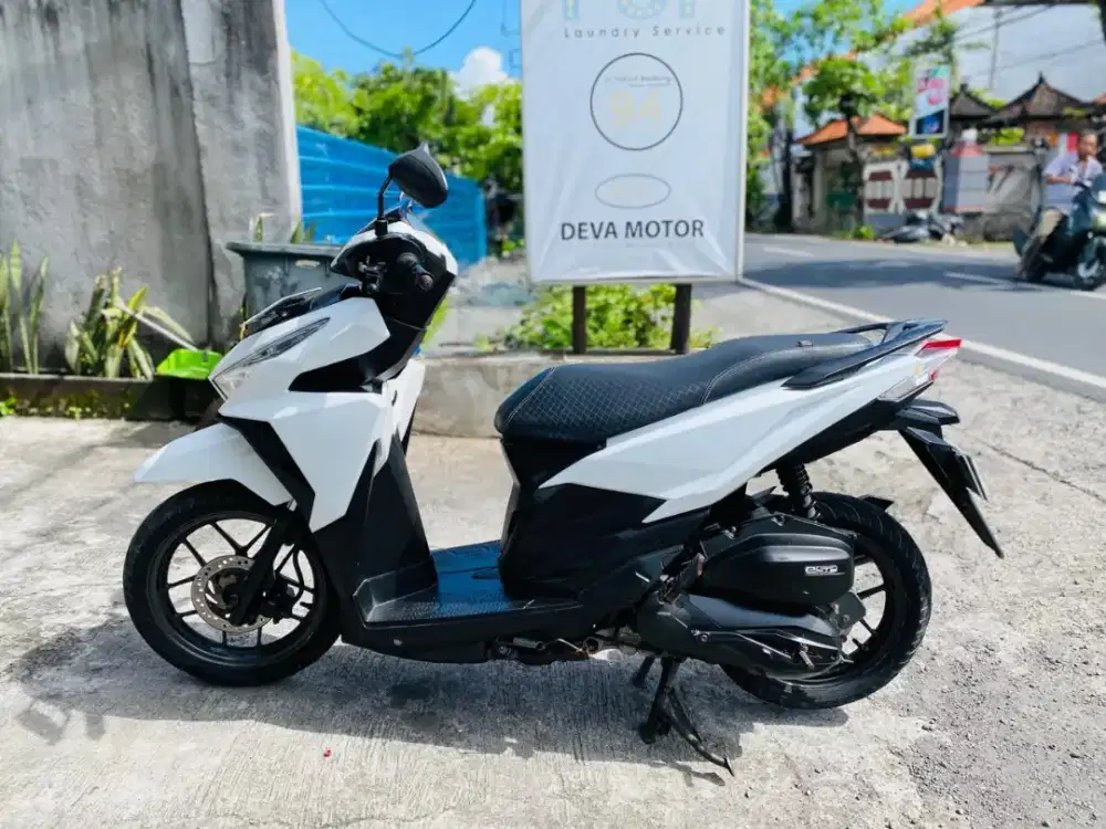 Honda Vario 150 putih Deva motor