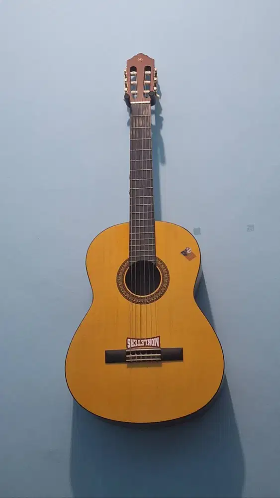 gitar akustik yamaha c315, pemakaian 1 tahun cuma jarang dipake aja