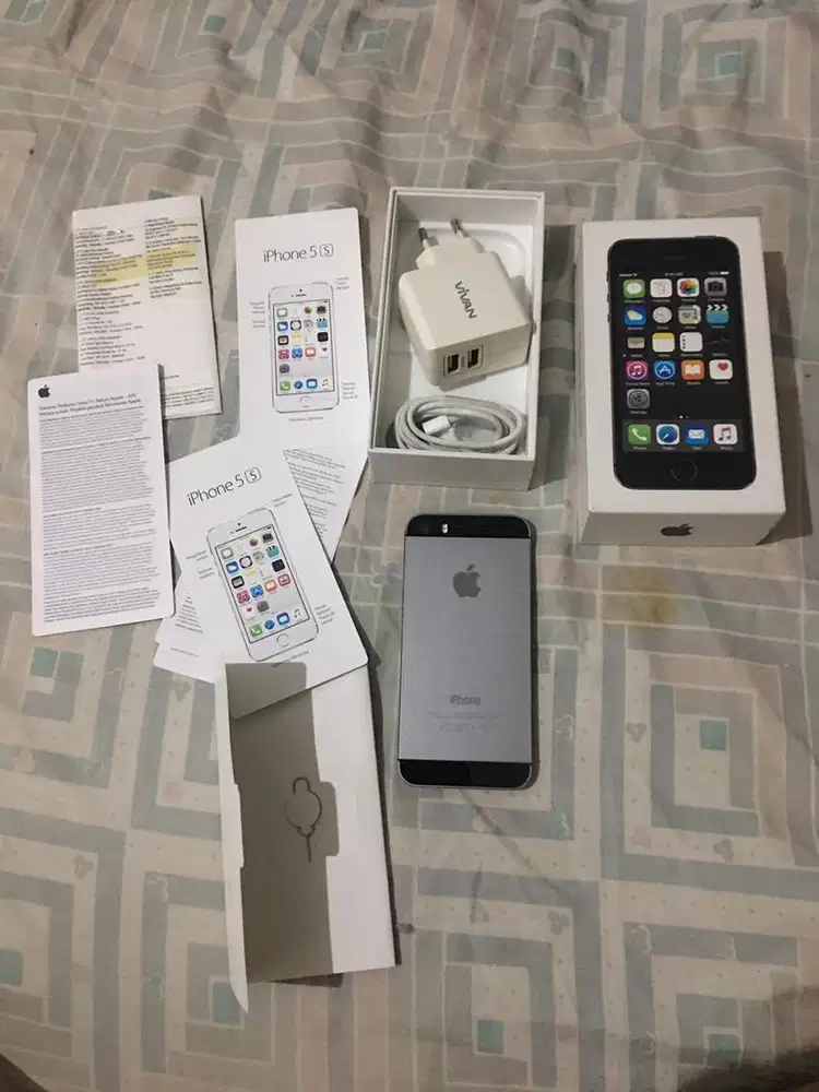 iPhone 5s ( 16Gb )..