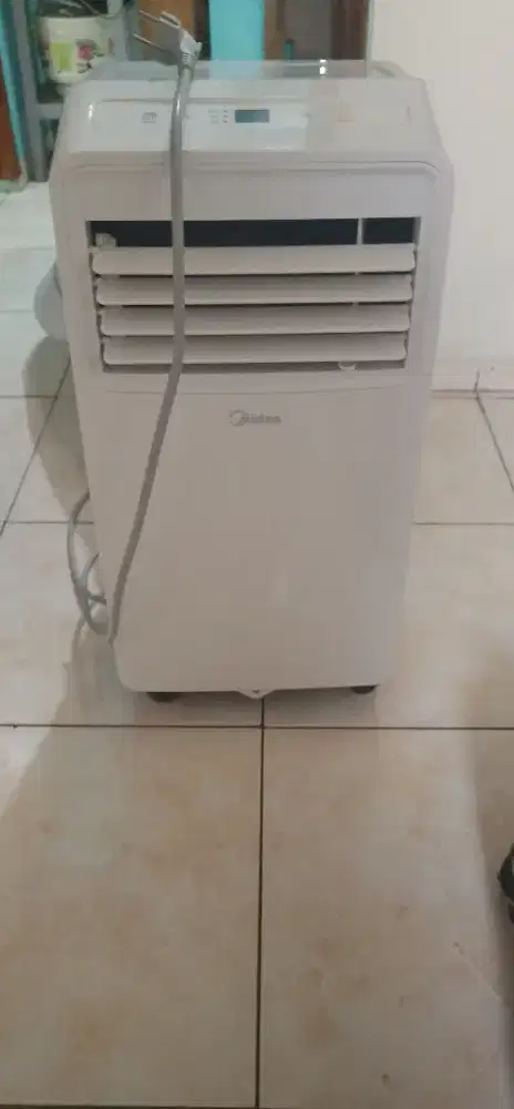 AC PORTABEL MEREK MEDIA