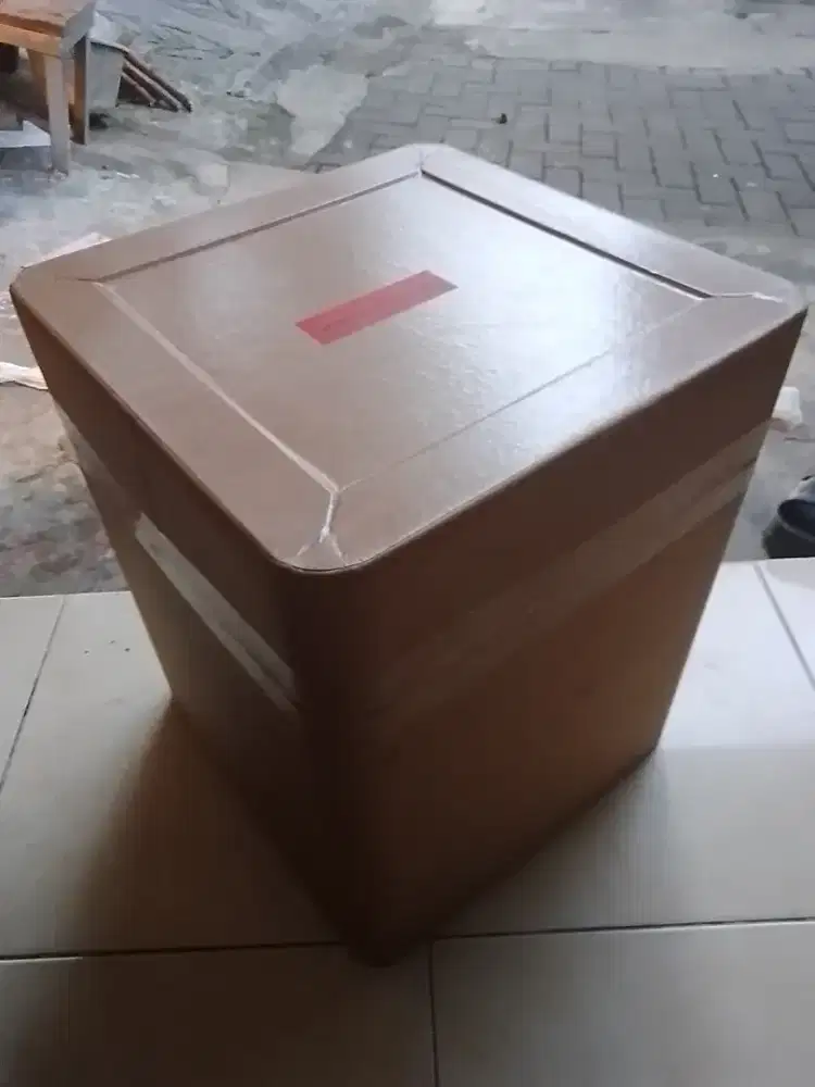 Box Kotak kardus kontainer tebal 4mm kuat tahan banting 35x35x45cm