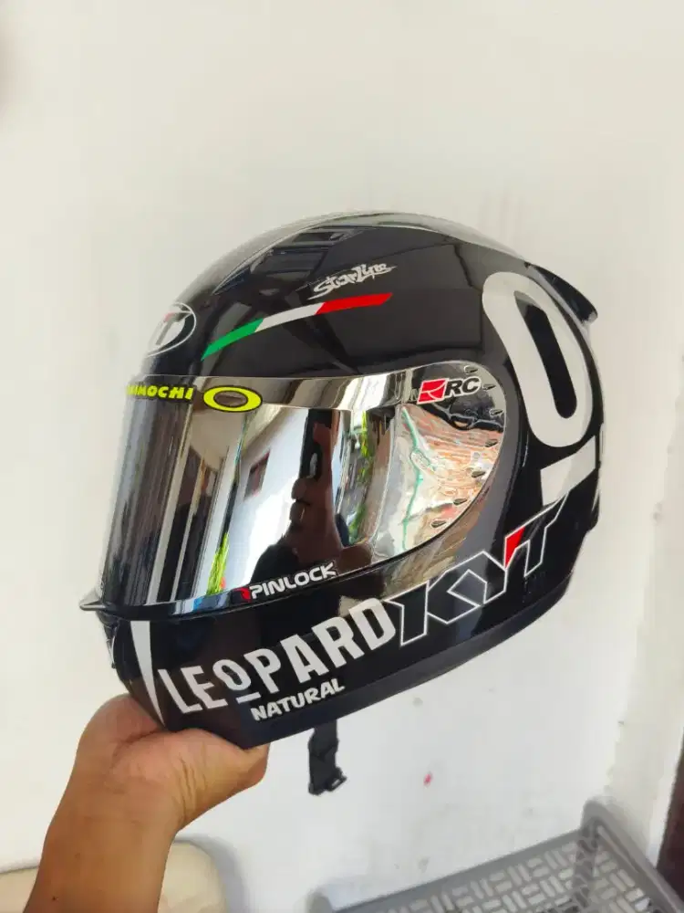 Helm KYT leopard R10