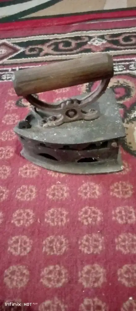 setrika jadul bahan kuningan