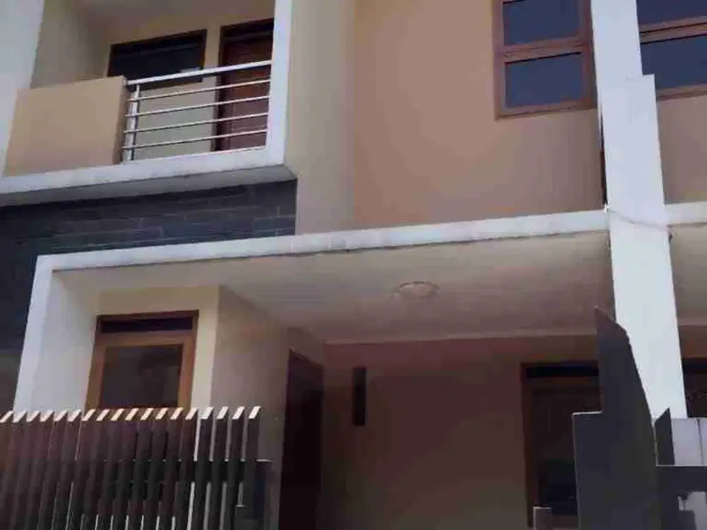 Disewakan Rumah 2 Lantai tengah kota di Buah batu bkr dkt Turangga