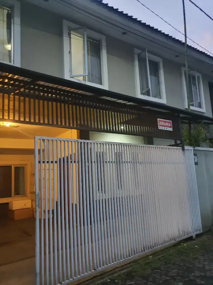 Disewakan Paviljun Rumah untuk Kantor, Lokasi Strategis di Tengah Kota