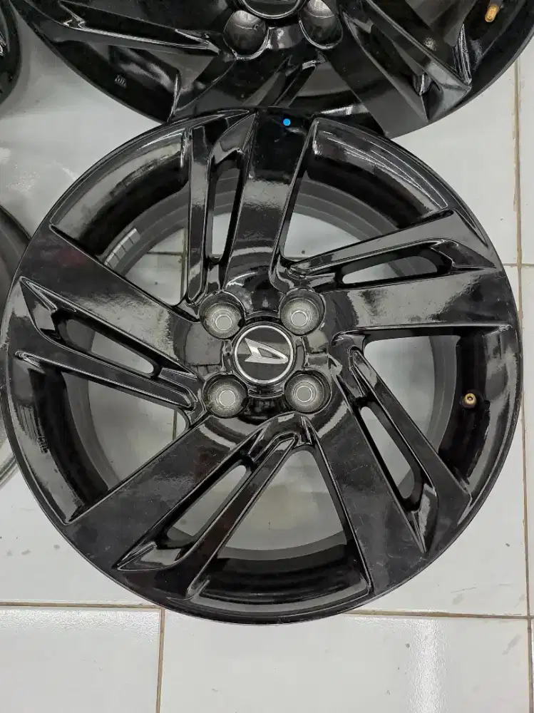 4 VELG ORI DAIHATSU ROCKY R16