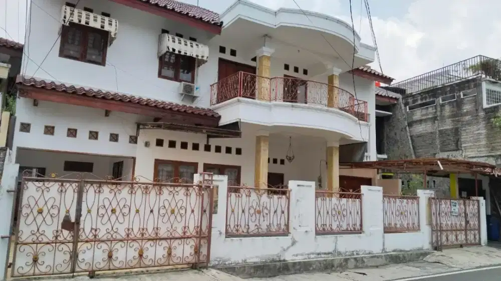 Jual cepat rumah utama dan 8kamar kossan. Cempaka putih jakarta pusat.