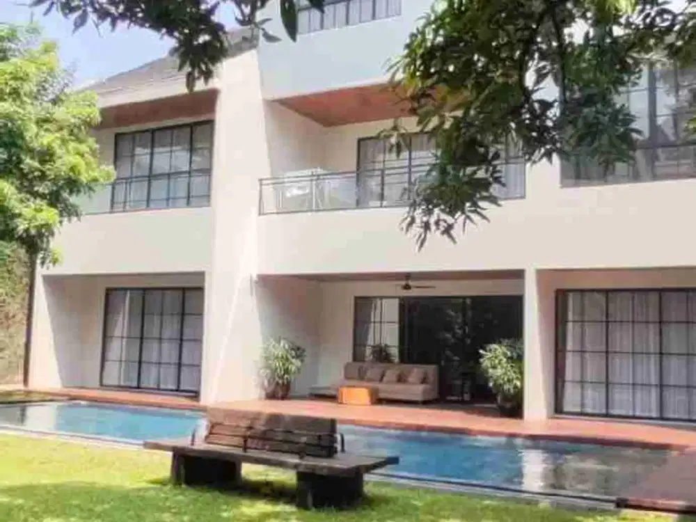 Rumah Mewah 3 Lantai Full Furnish & Ada Kolam Renang di Jalan Rambai Kebayoran Baru!