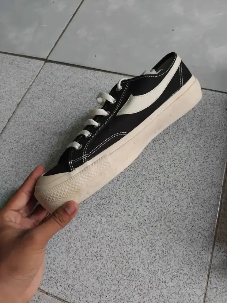 sepatu compas gazelle low black white