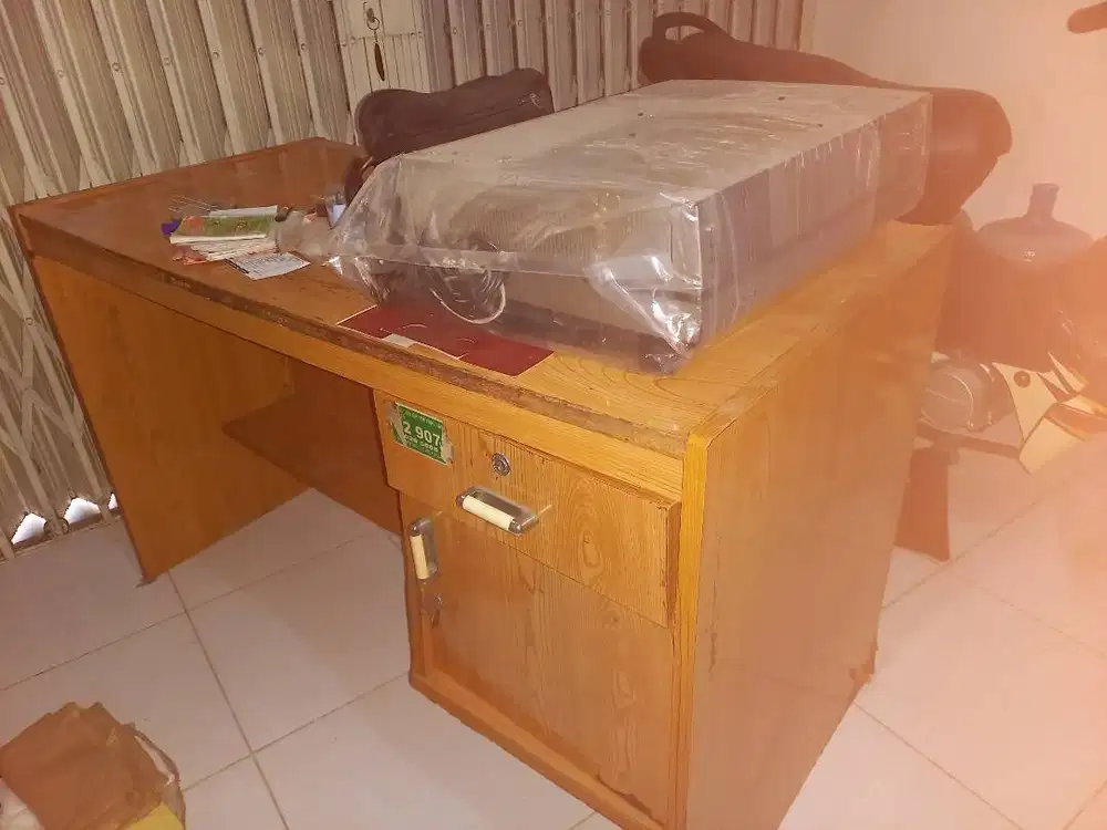 MEJA KANTOR BELAJAR KERJA