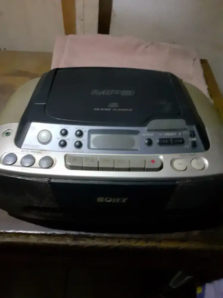 Radio CD player merek Sony
