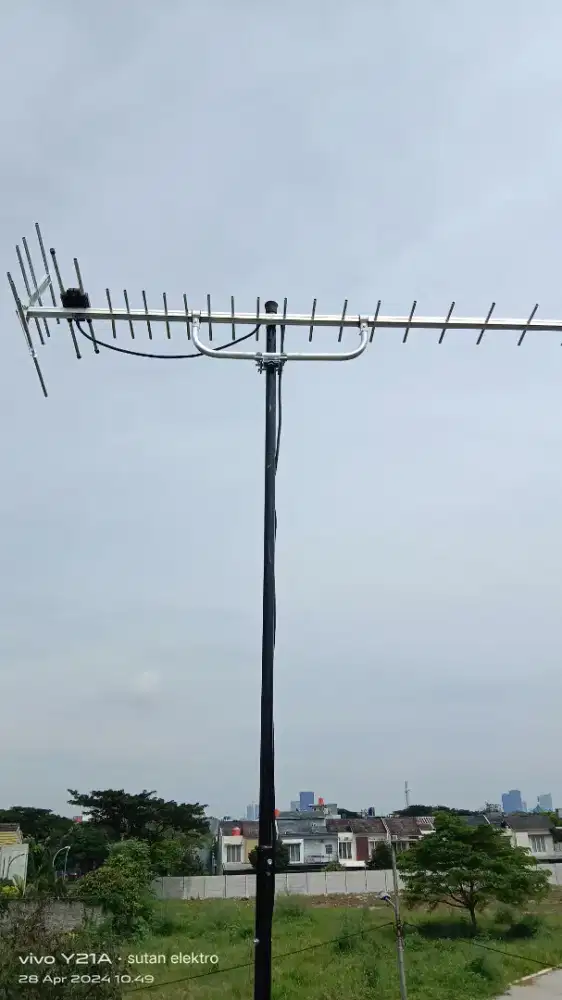 Tempat tekhnisi ahli pemasangan Antenna, siaran mantep