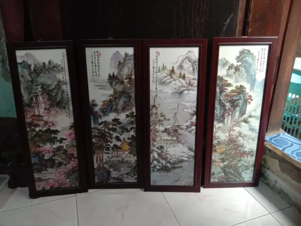 Satu set pajangan dinding bhn keramik kondisi terawat