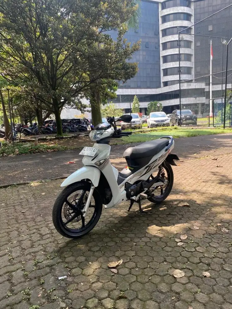 SUPRA X 125 PGM FI ISTIMEWA