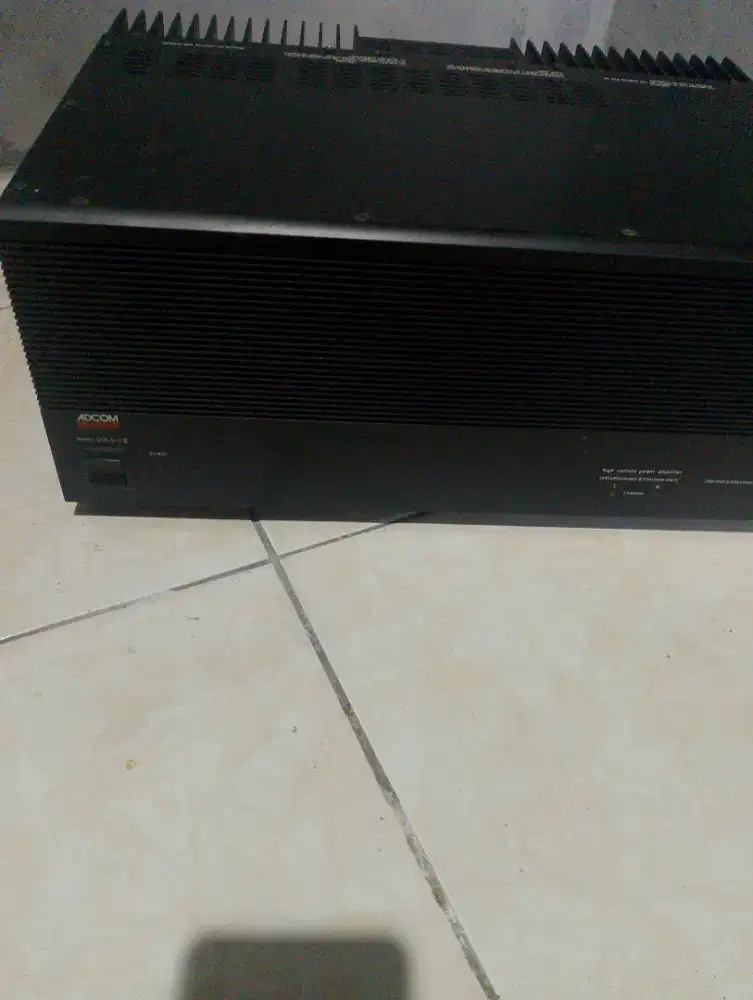 Amplifier adcom GFA 555 11