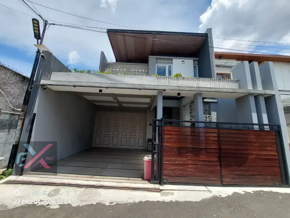 RUMAH BAGUS DI ARCAMANIK BANDUNG Dengan Kolam Renang Pribadi