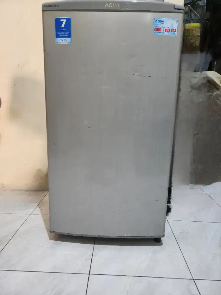 Freezer Aqua Kondisi Istimewa
