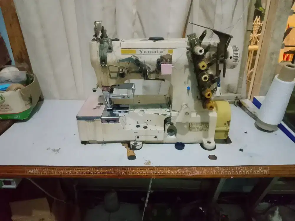 Mesin jahit overdeck yamata bekas