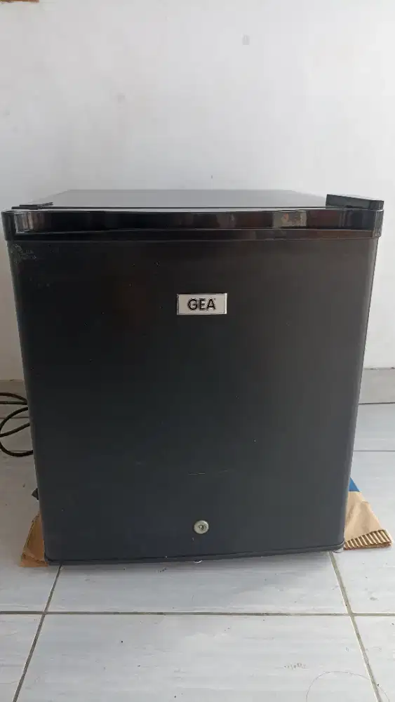 Kulkas GEA Mini Bar Second