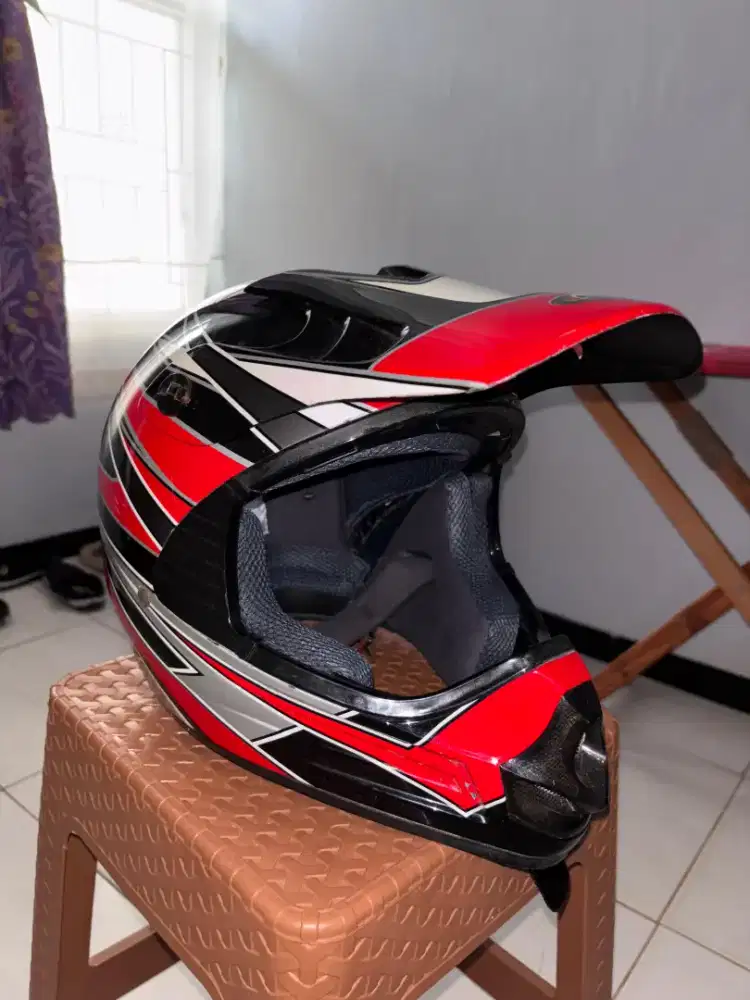 DIJUAL HELM UNTUK BALAP BEKAS