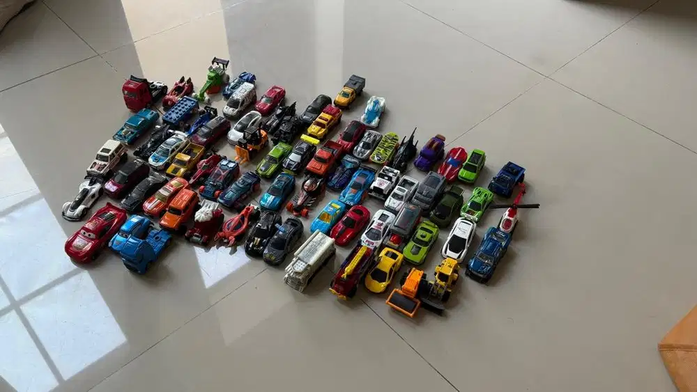 Mainan mobil hotwheels campur 70+ pcs