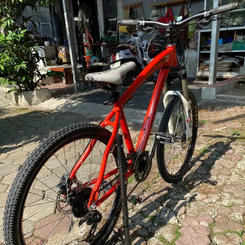 Sepeda MTB United Dominate Deore