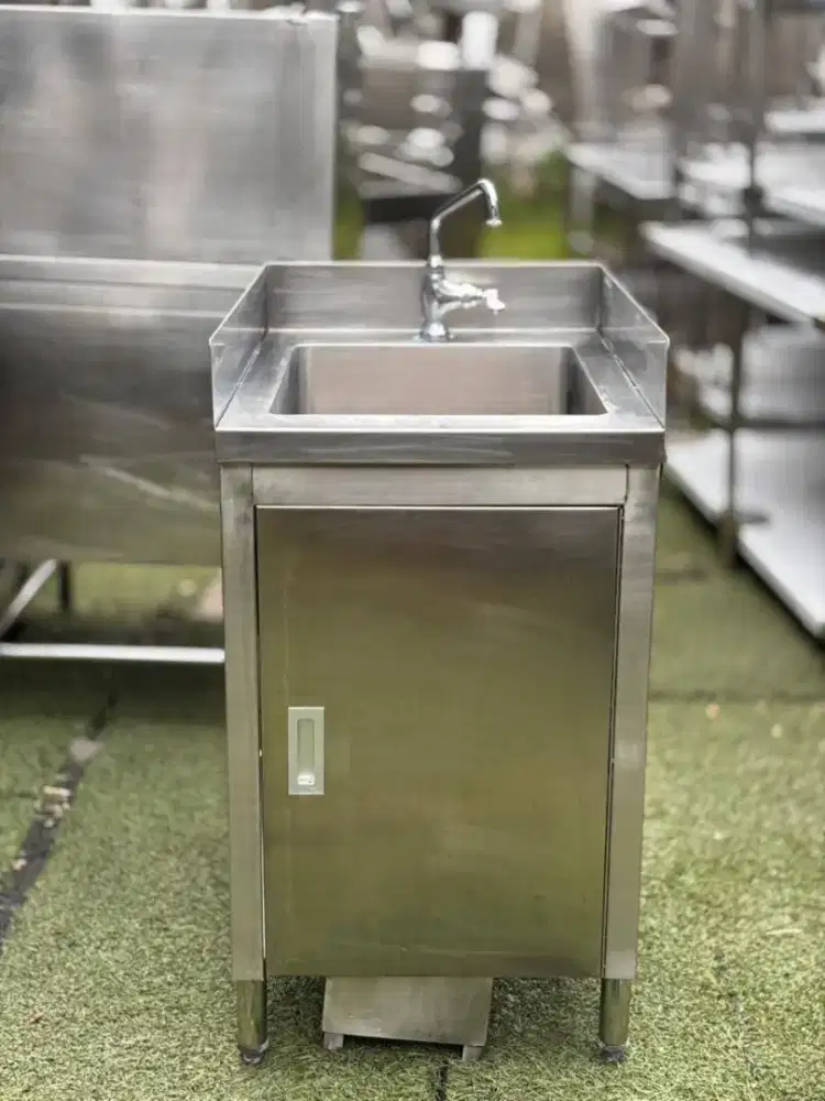 SINK KABINET 1 LUBANG 50x70x85
Lubangnya 40x50x30
Greasetrap 30x25x25