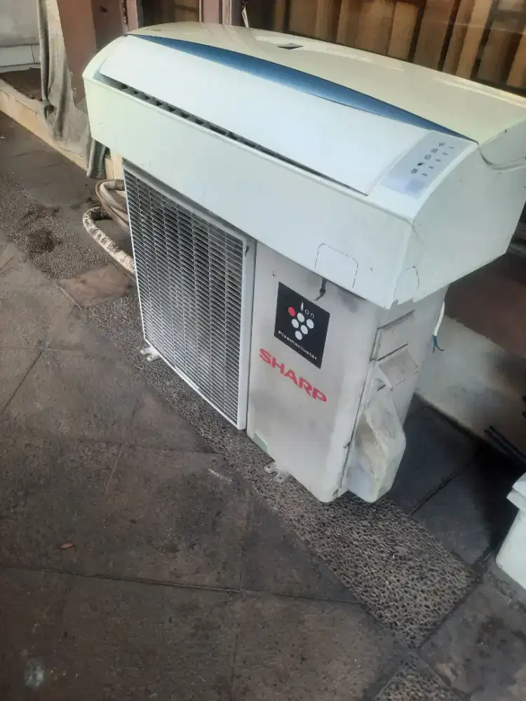 JUAL CEPAT AC Air Conditioner SHARP Pernah Pakai Lengkap + Remote