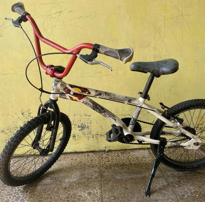 Sepeda anak Wimcycle 20 Superman
