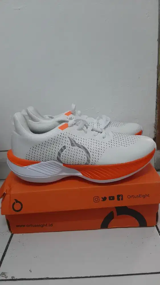 Sepatu Jogging OrtusEight Solar - Desain Sporty, Ringan, Anti-Slip
