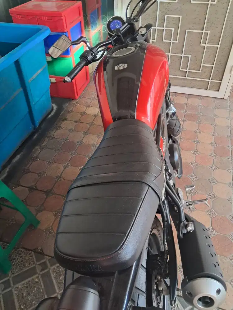 Xsr tahun 2023 warna merah