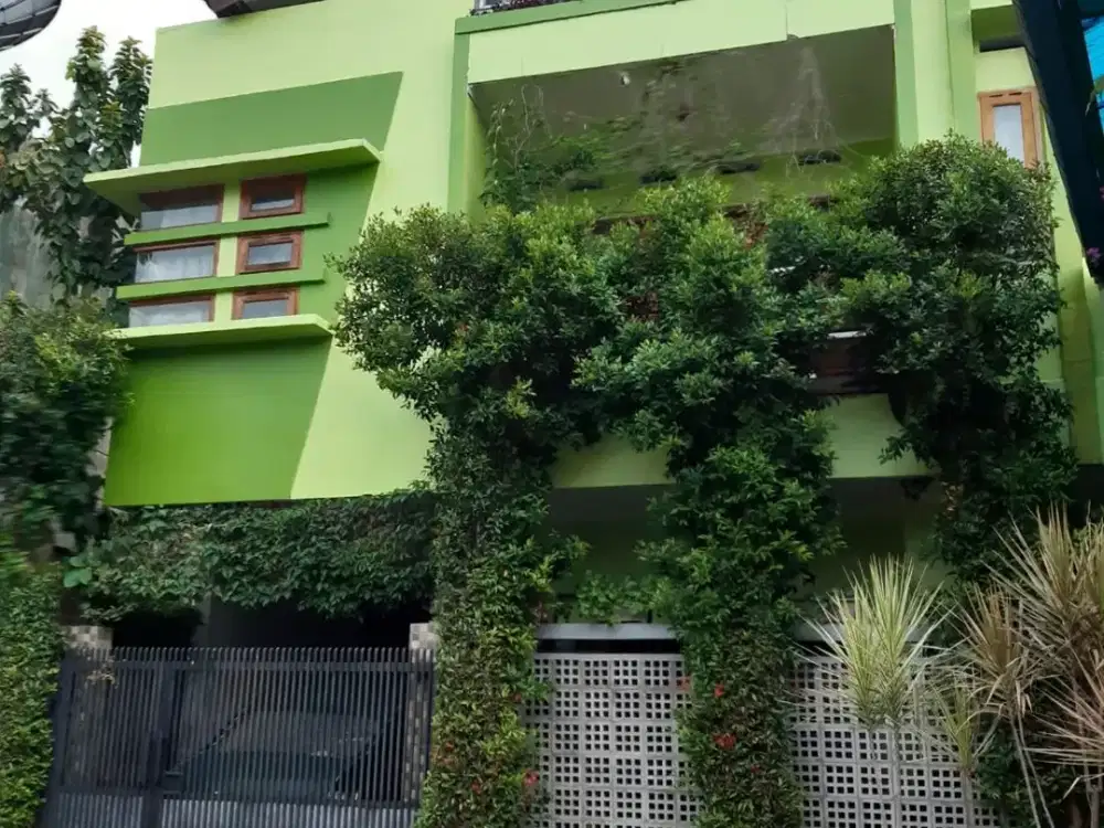 lokasi emas CIPAGANTI rumah induk plus kost putri murah nego!