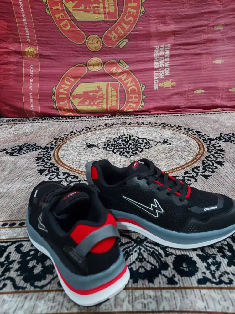 Sepatu Eagle crossrun sneakers