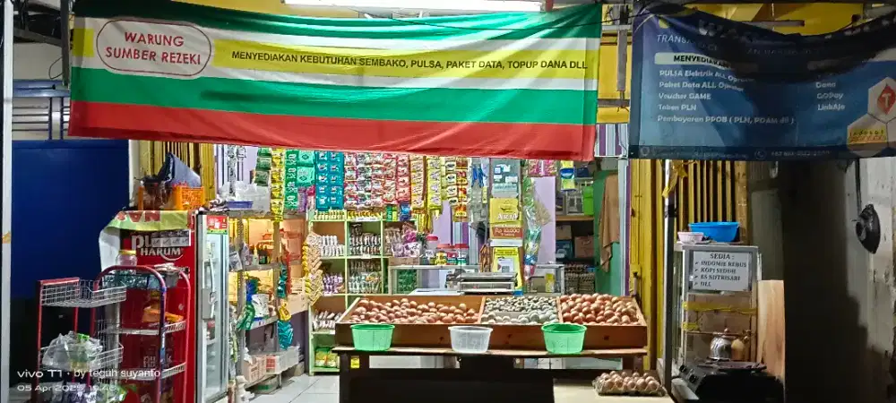 karyawan toko sembako