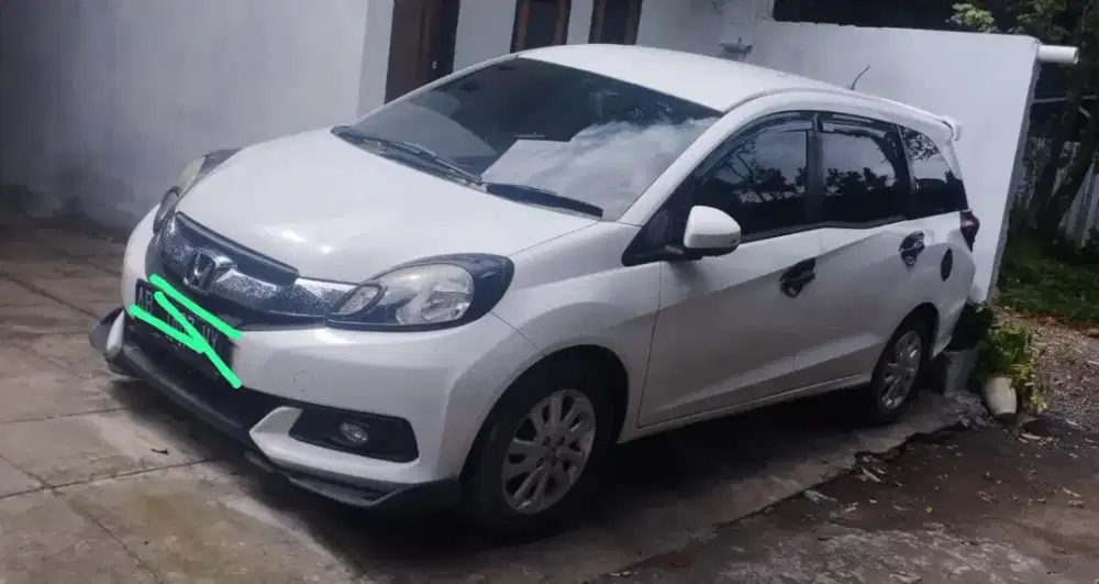 Dijual Mobilio warna putih. Th./2016
