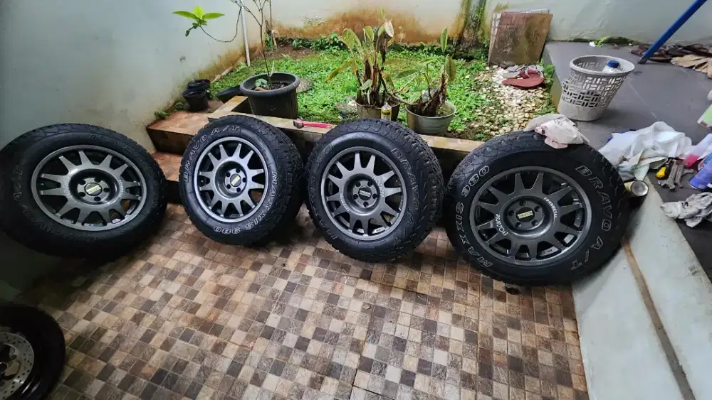 Velg Evocorse R17 Lebar 8 et40 + Ban Maxxis 980 bravo a/t 225/703