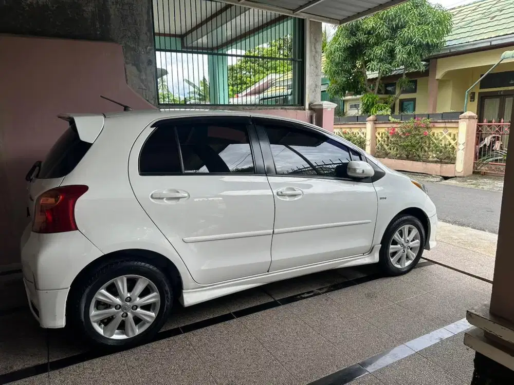 Dijual mobil Yaris Manual Tahun 2013 tipe TRD Sportivo