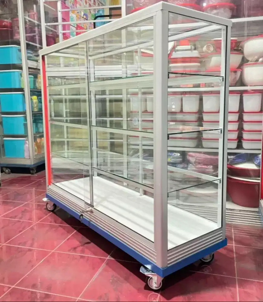 Etalase Panjang 1,2M Pakai Roda Besar & Kunci