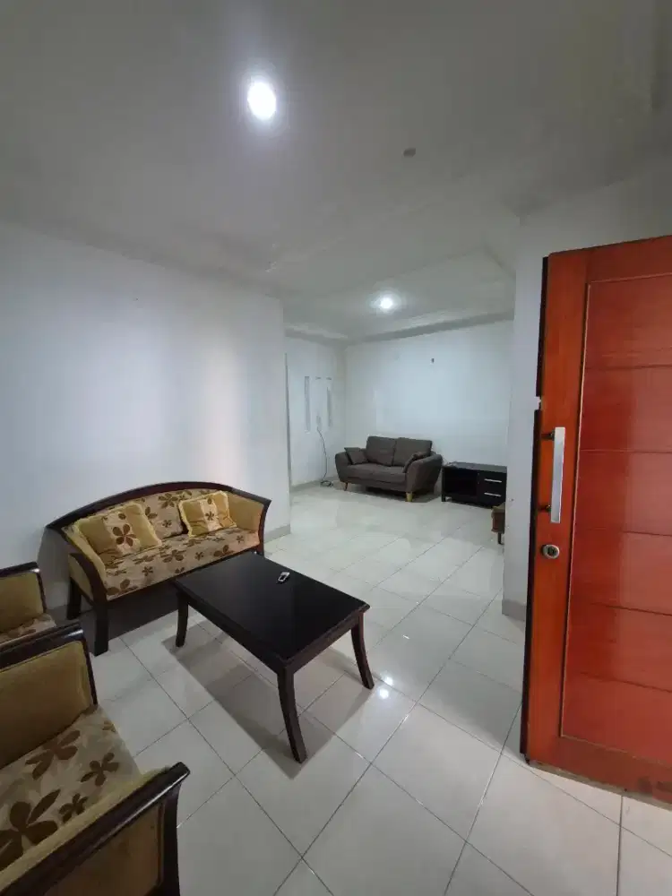 Disewakan Rumah area Taman Royal, Cipondoh, Tangerang