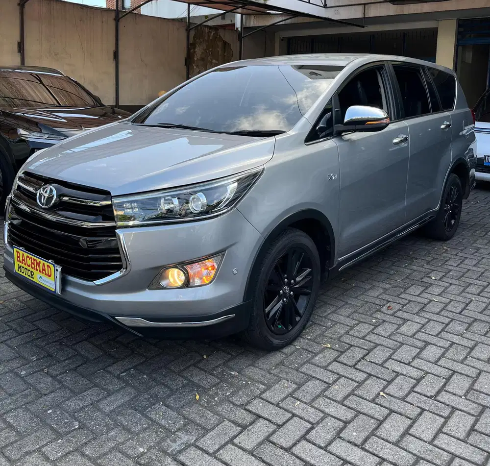 Toyota Innova Venturer 2019 Silver metalik A/T 2.0cc