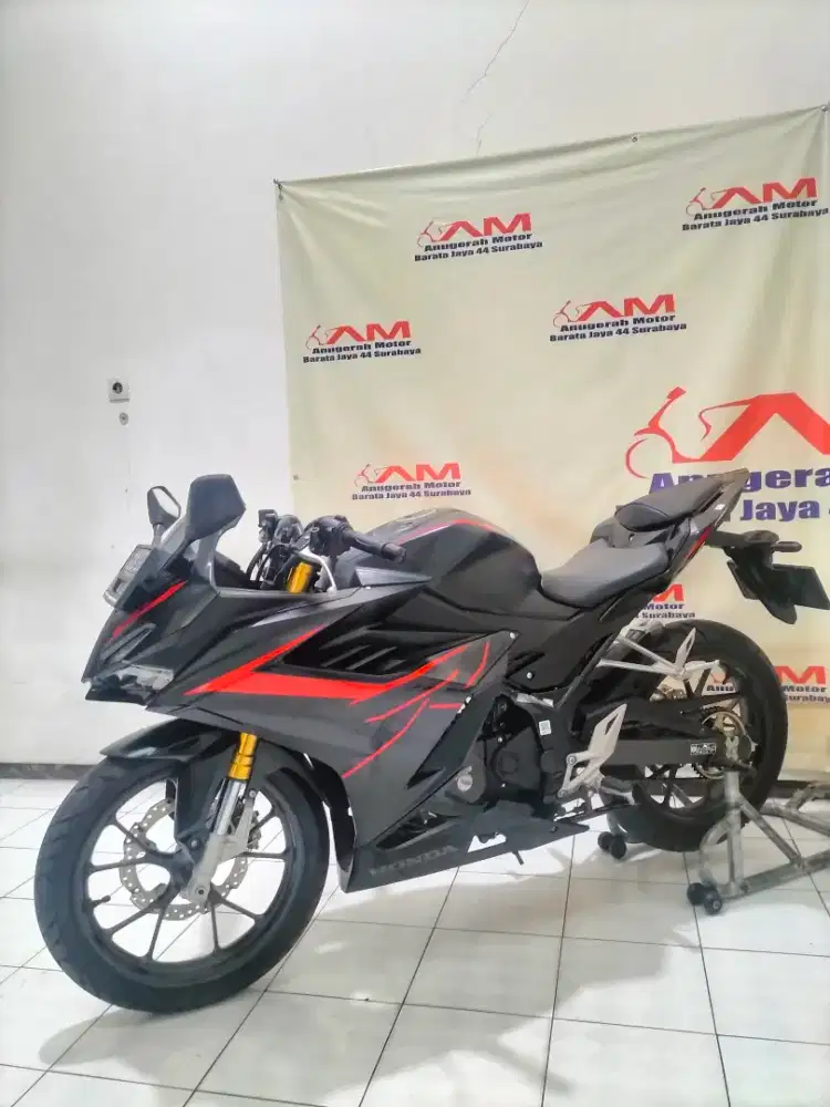 Km 2 ribu Km rendah Honda New CBR 150 Tahun 2021 warna Hitam
