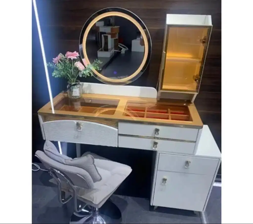 Meja rias led touchscreen mewah