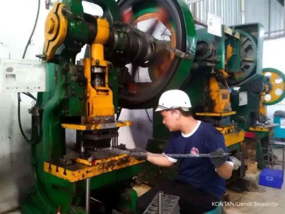 Operator Mesin PT Henendra Jaya Metal