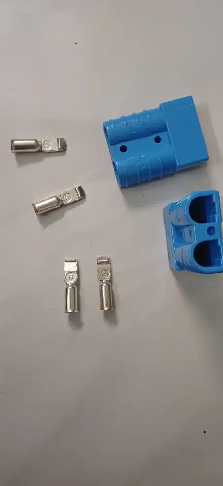 Anderson plug connector