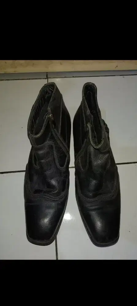 Dijual sepatu pantofell Crocodille size 41 Original.