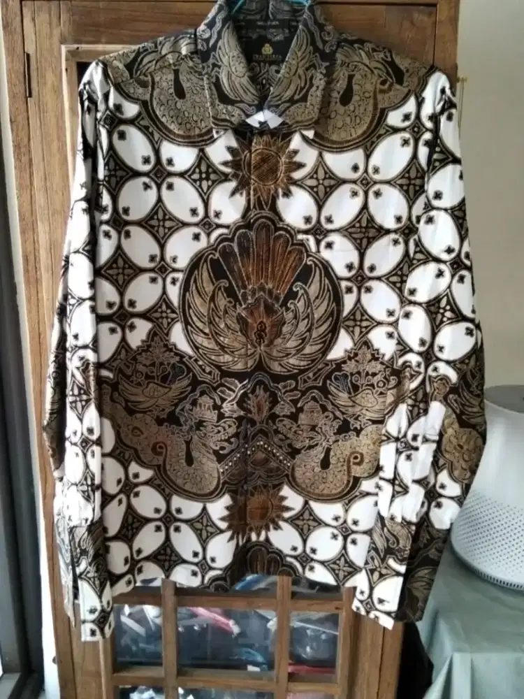 Kemeja Batik Tulis Iwan Tirta