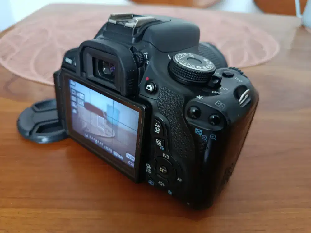 Kamera DSLR canon Eos 600D + Lensa kit, Bekas, mulus