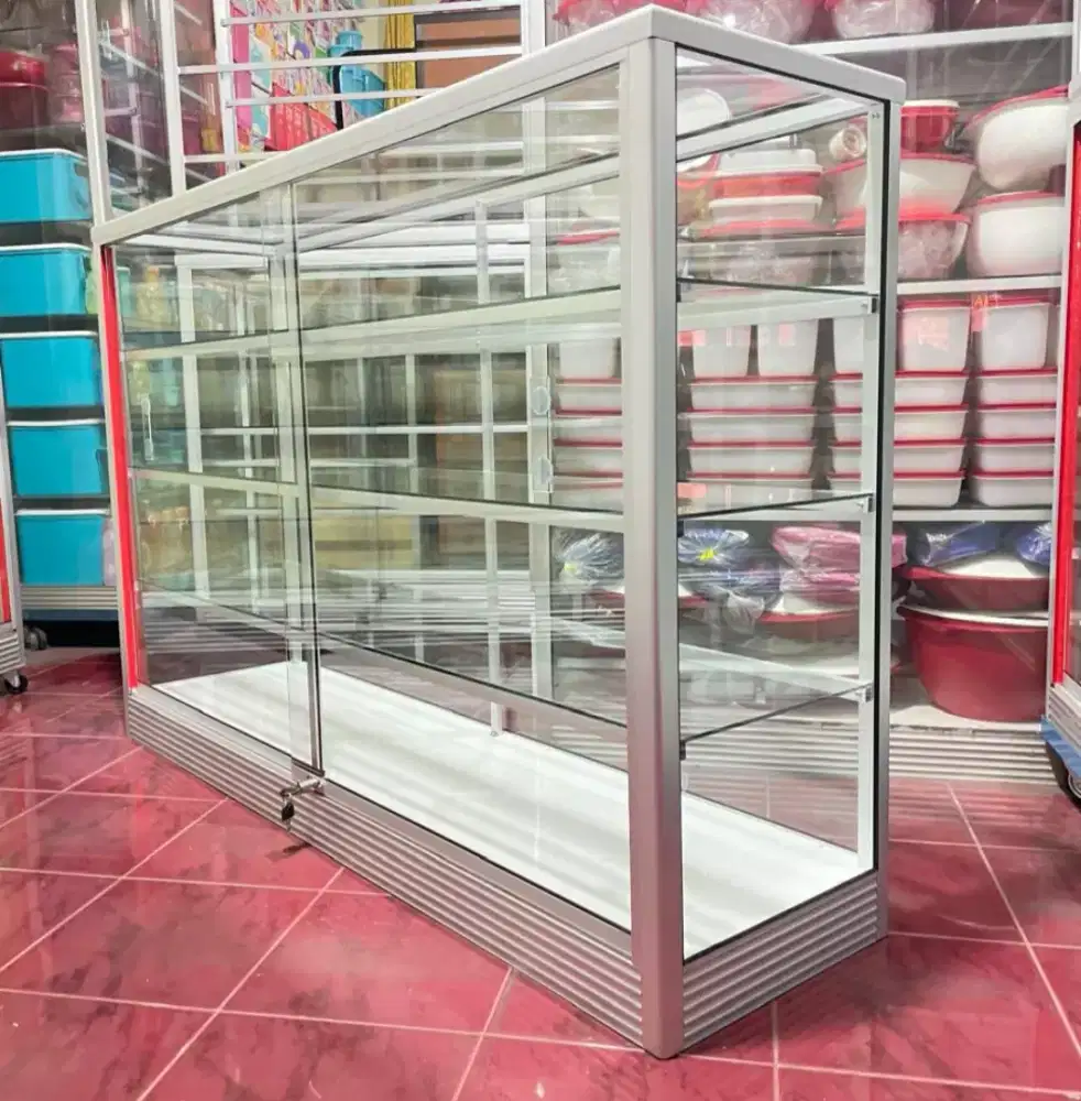 Etalase 1,5 Meter × 1 Meter Untuk Perlengkapan Toko