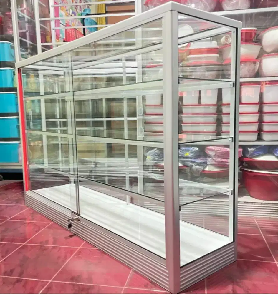 Etalase 1,5 Meter × 1 Meter Serbaguna